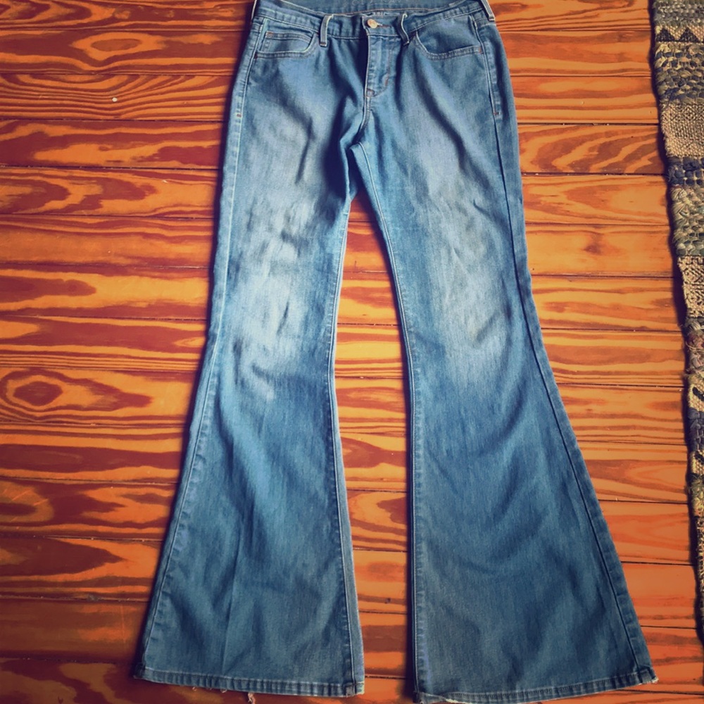 adorable vintage high-waisted flare jeans. ✌🏻